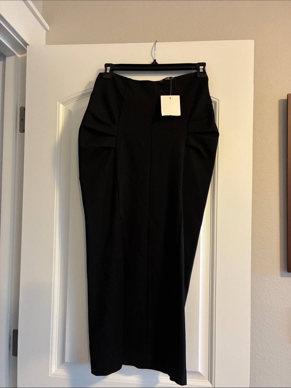 Zara Black Midi Skirt with Front Slit. - c - Picture 2 of 5